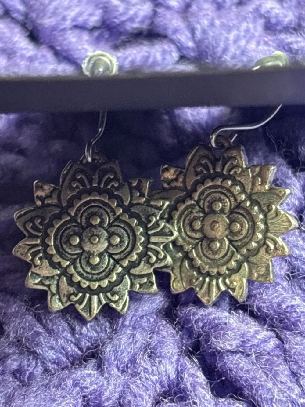 Faux Turquoise Cabochon Silvertone Sunflower Dangle Earrings 7/8 inch